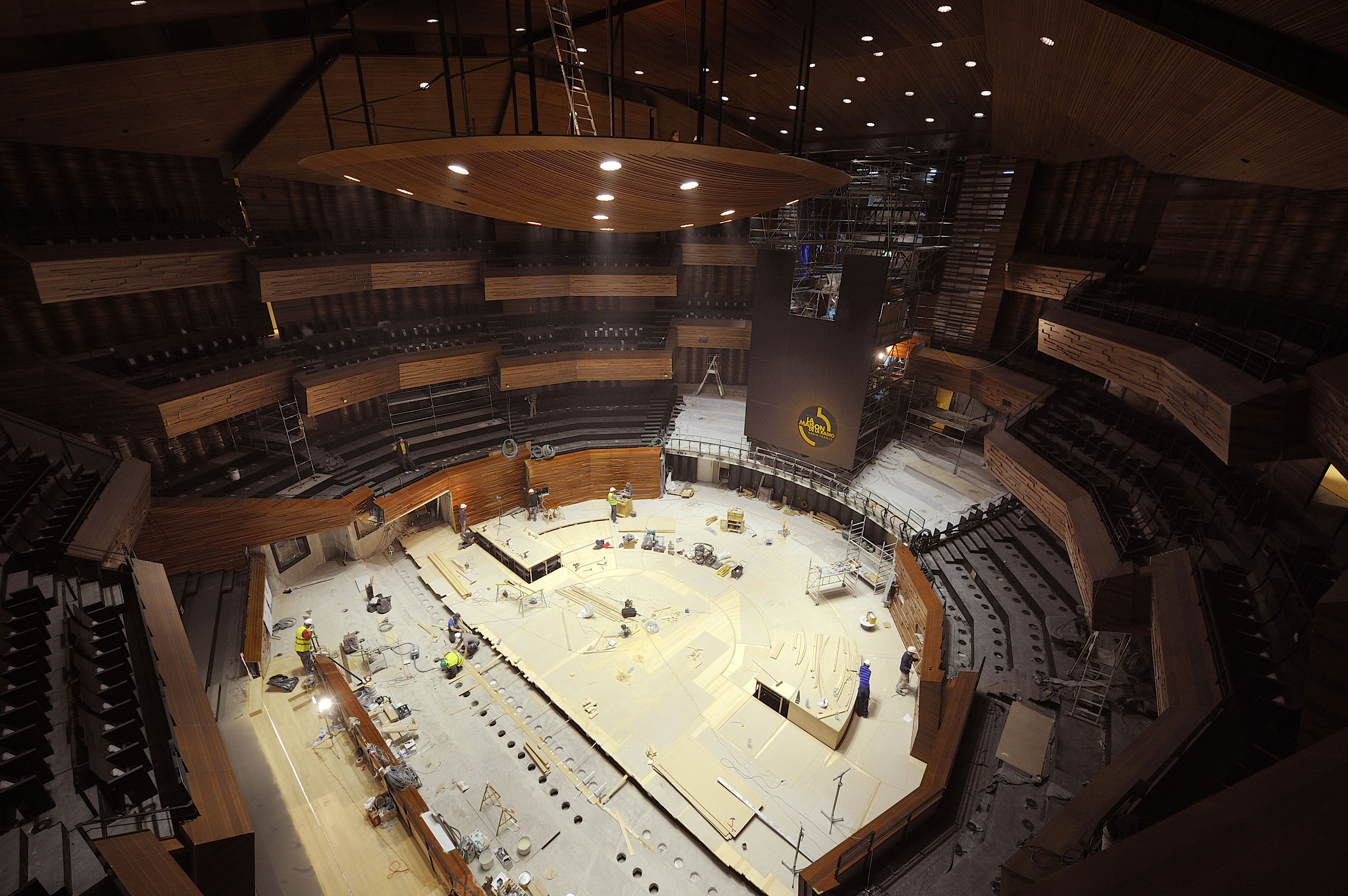 L’Auditorium durant les travaux, vue de l’un des balcons sur la future scène. C. Abramowitz / Radio France