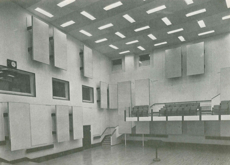 Studio 106 de la Maison de la Radio en 1963 / Archives écrites de Radio France