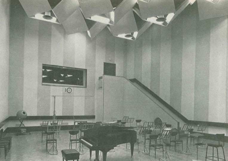 Studio 107 de la Maison de la Radio en 1963 / Archives écrites de Radio France